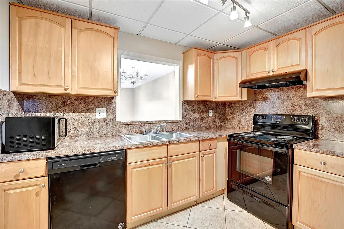 Building Photo - 406 NW 68th Ave #119