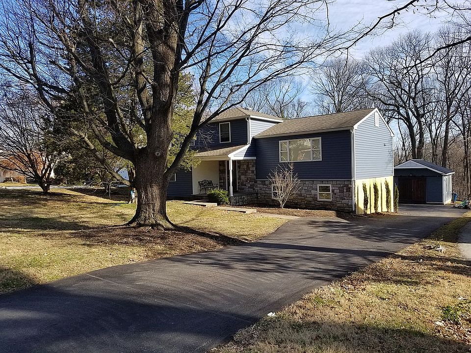 1st image of 7 Tanglewood Ln
