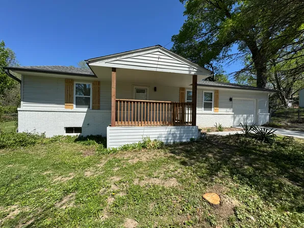 601 E Eisenhower Rd, Lansing, KS 66043