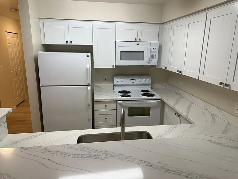 Lee Court Apartments — Photo 7
