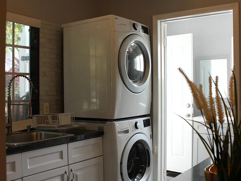 1414 Roscomare Rd #1 — Photo 8