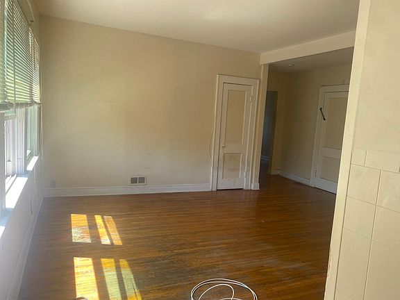 5th image of 309 Elmwood Ave APT 9