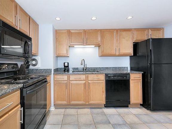 4th image of 1250 N La Salle Dr APT 1608