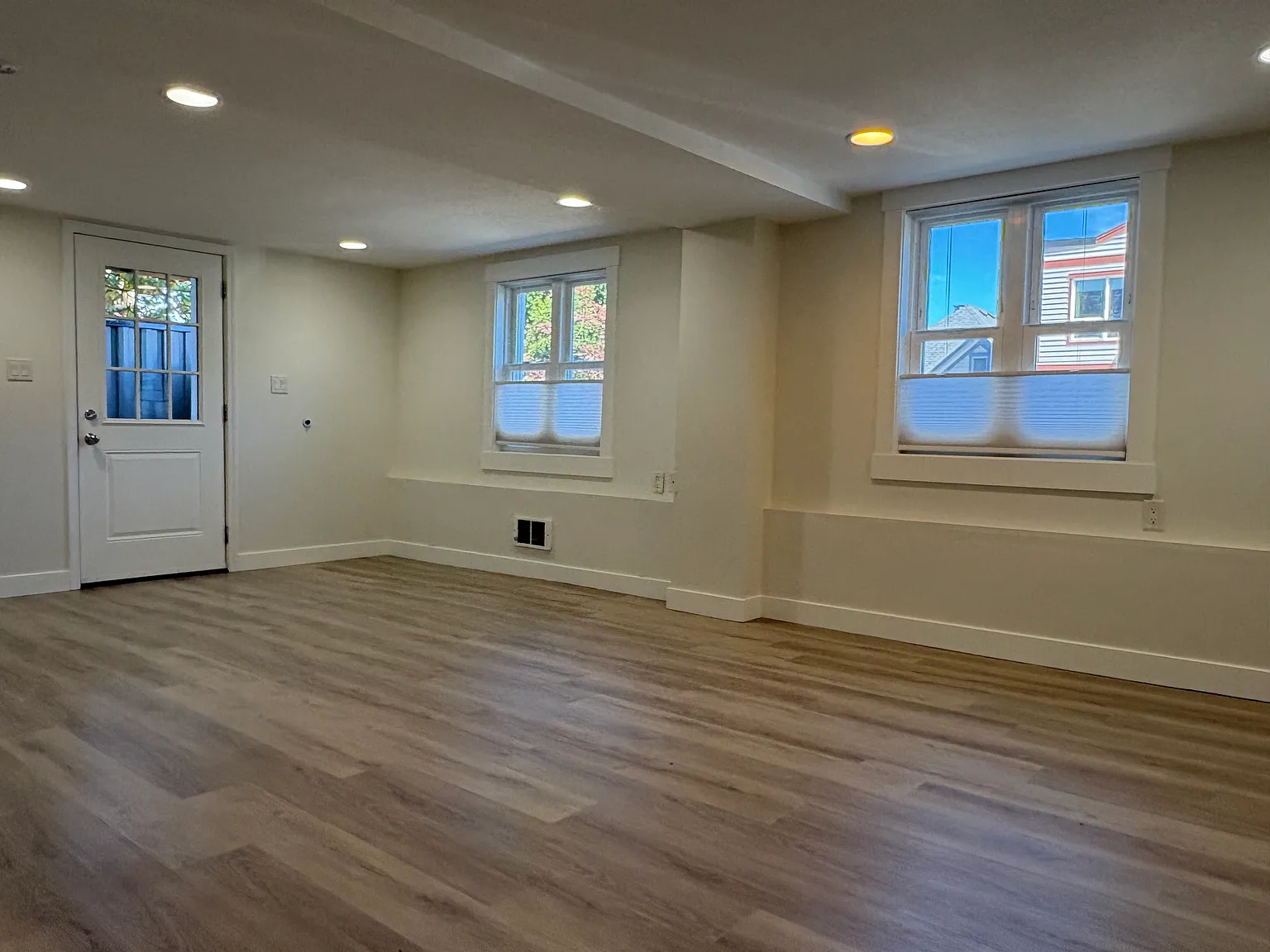1 bed, 950 sqft, $1,650 — Photo 3