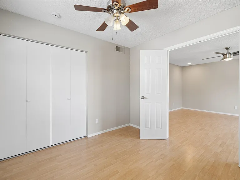 2118 S Pine St — Photo 21