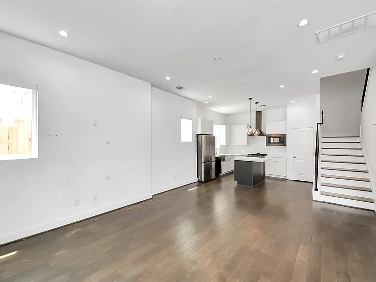 5823 Dolores St — Photo 38