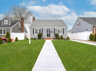 1106 Rottkamp St, Valley Stream, NY 11580