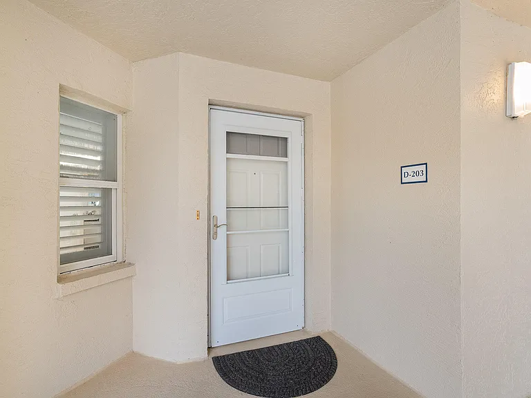 609 Shorewood Dr #203 — Photo 23
