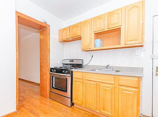 3rd image of 134 Boerum St #B7