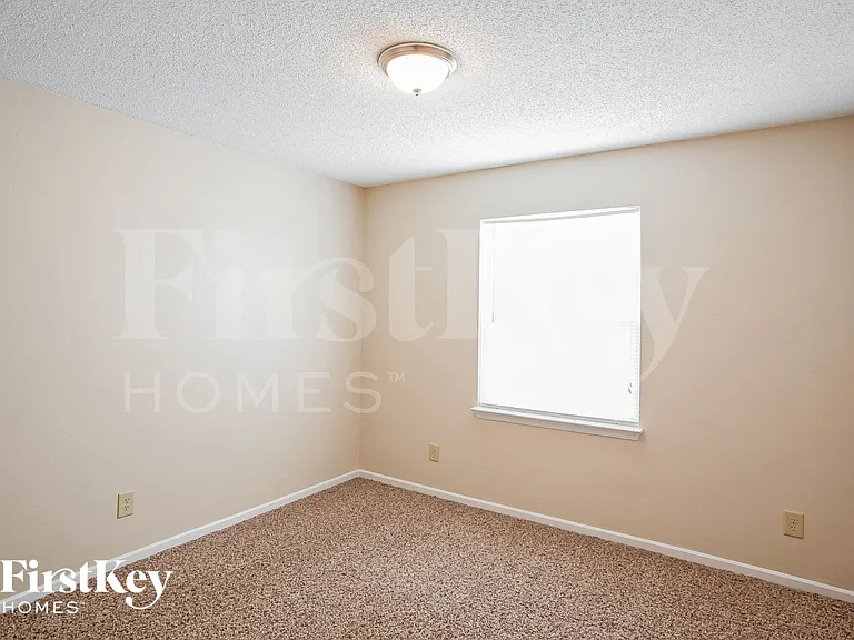 744 Adagio Dr — Photo 11