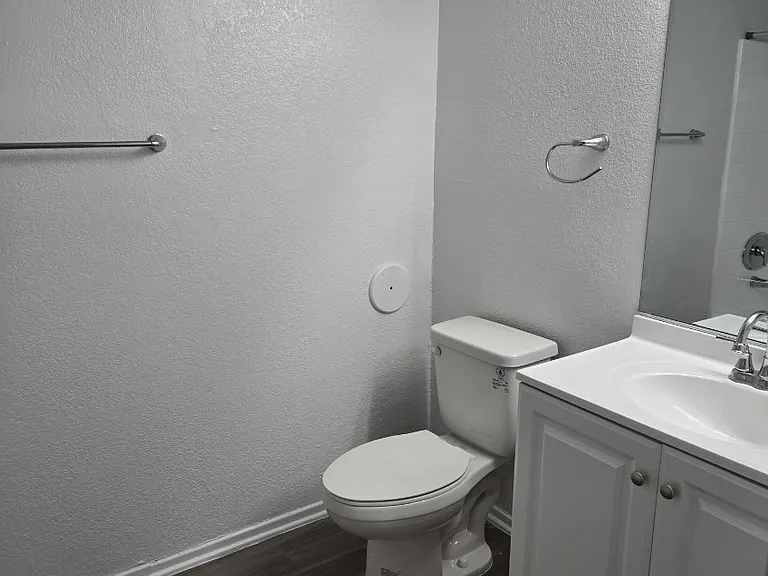 Plymouth Manor Apts — Photo 5