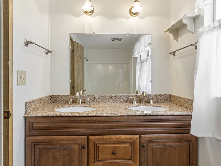 5223 E Lindstrom Ln — Photo 19