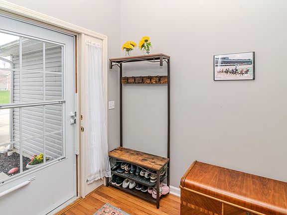 4th image of 1208 Meadow Glen Dr