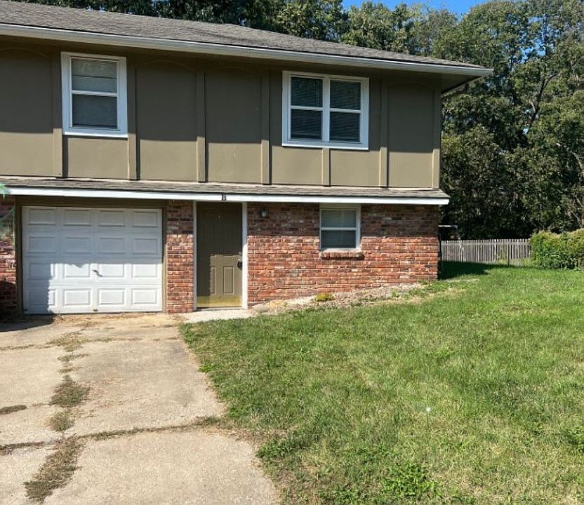 1st image of 300 NE Westwind Dr Unit B