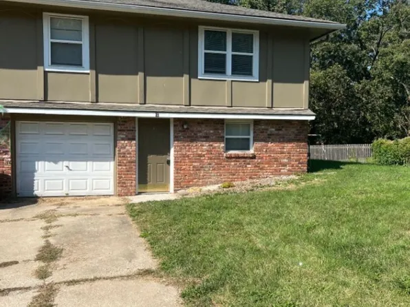 300 NE Westwind Dr Unit B, Lees Summit, MO 64086