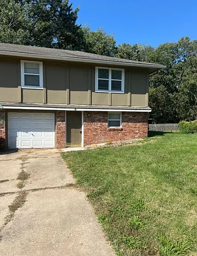 300 NE Westwind Dr #B Photo 1