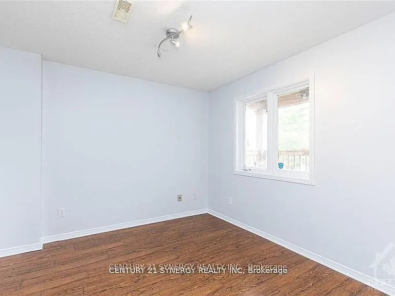 450 Maclaren St #11 — Photo 13
