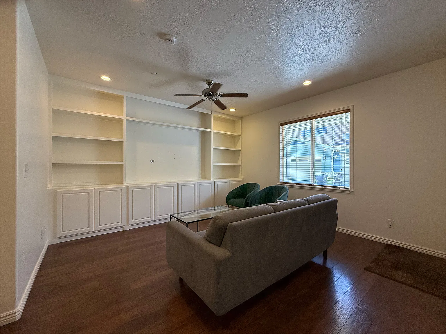 3 bed, 2.5 bath, 1389 sqft, $2,600 — Photo 4