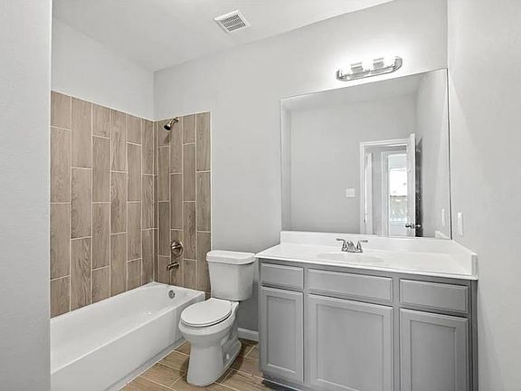3rd image of 3915 Brookmeade Dr #B
