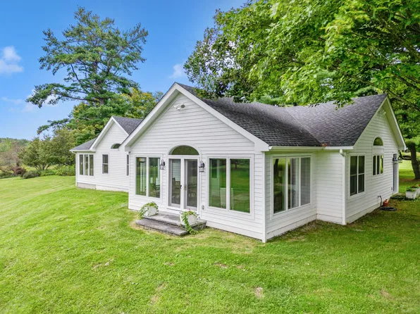238 Pumpkin Ln, Clinton Corners, NY 12514