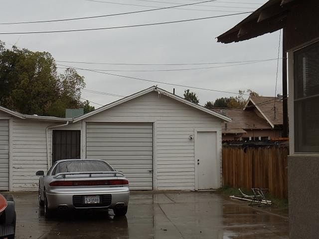 2nd image of 1129 E Hedges Ave