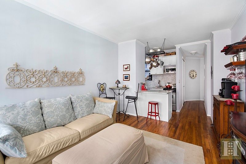 2nd image of 158 E 91st St #3C