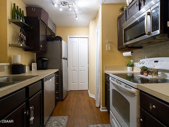 5th image of 965 Helmsley Ct APT 205