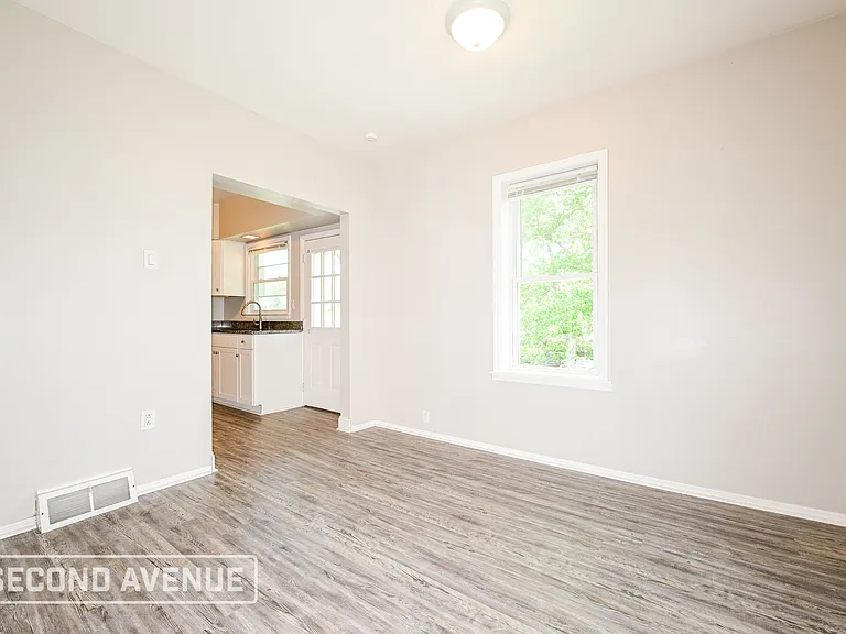 236 Grace Ave — Photo 9