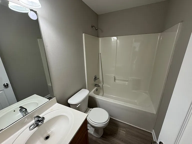 5819 Hamilton Oaks Dr — Photo 3