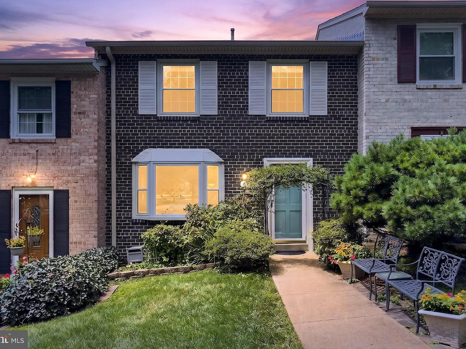 4 bed, 4.0 bath, 2574 sqft, $3,300 — Photo 1