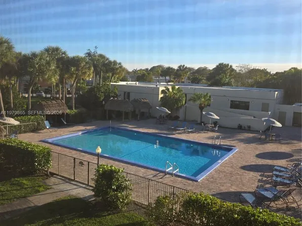 8015 SW 107th Ave APT 313, Miami, FL 33173