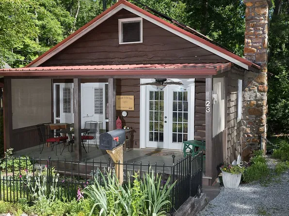 23 Leatherwood Ln, Hendersonville, NC 28739