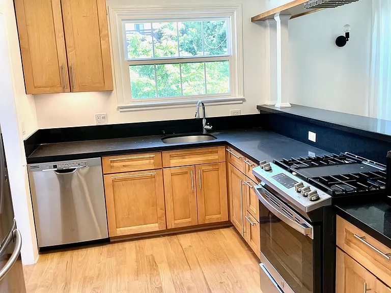 906 Parkman Ave — Photo 11