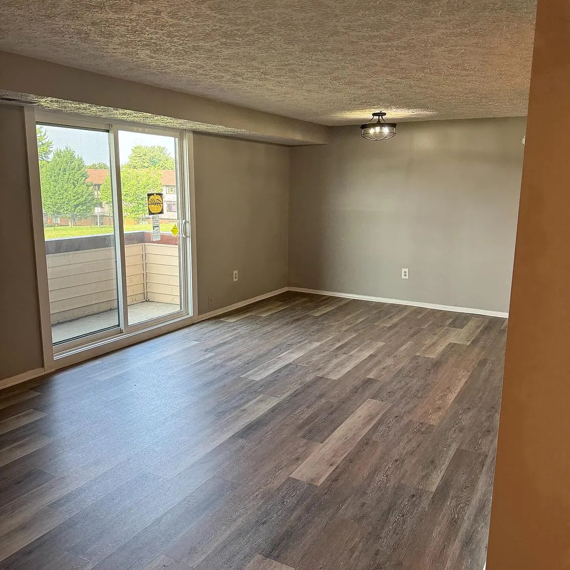 2 bed, 995 sqft, $1,650 — Photo 3