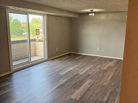 3rd image of 995 Heather Ridge Dr Unit G