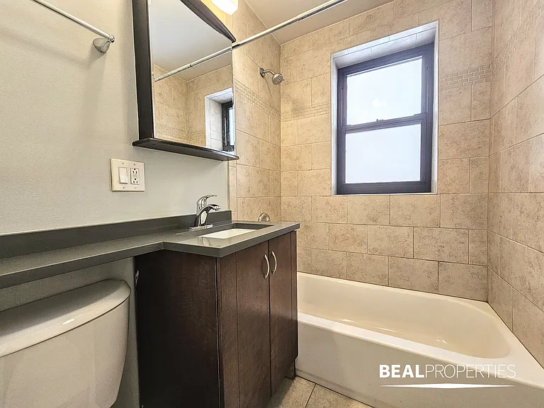 425 West Roscoe — Photo 13