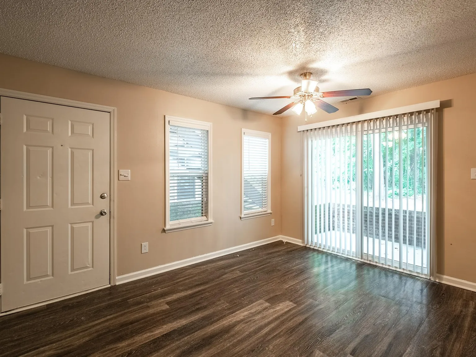 Hunters Landing Apartments — Photo 3