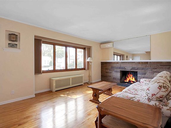 5th image of 215 Pacific St
