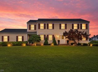 2 Daniel Dr, Hillsborough Twp., NJ 08844