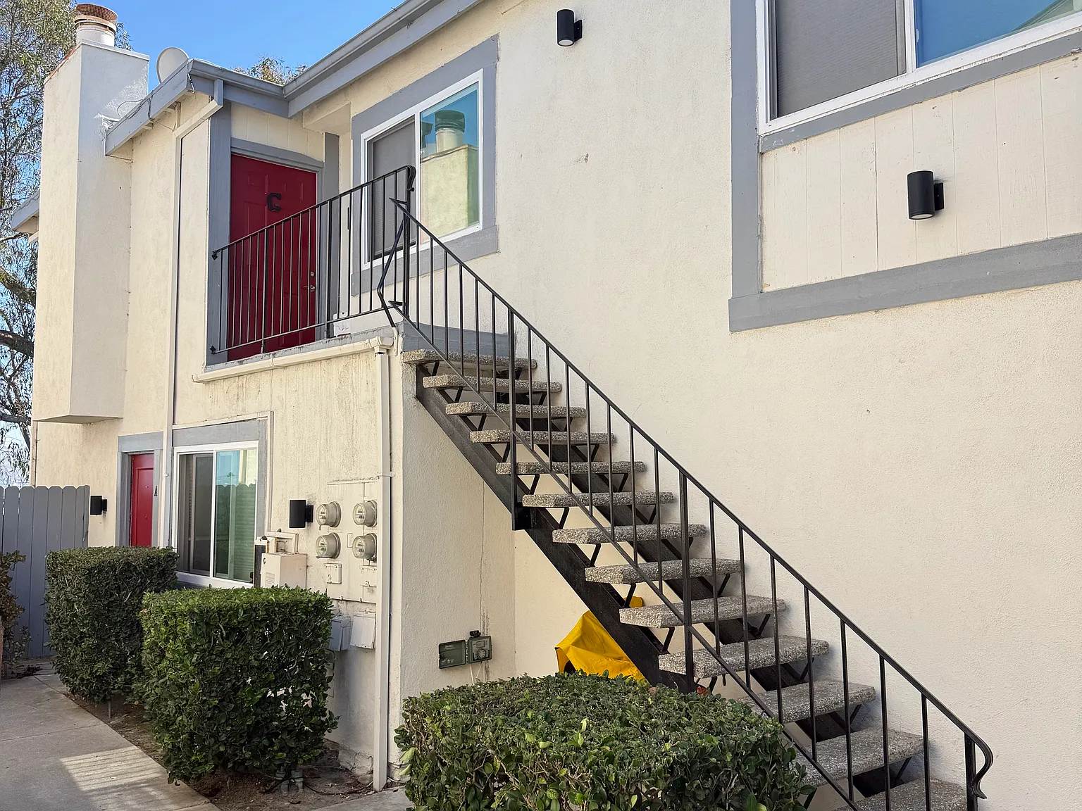 3 bed, 1350 sqft, $3,950 — Photo 2