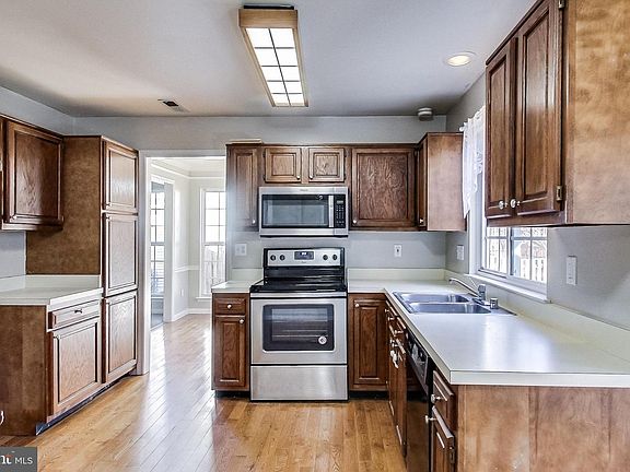 5th image of 497 Orangeville Ct
