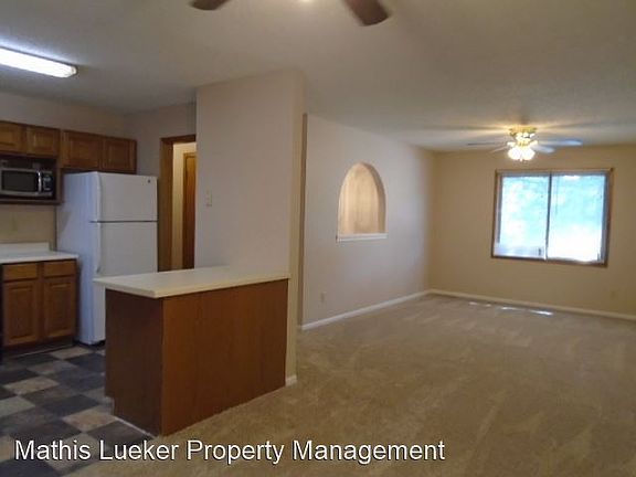 3rd image of 310 Robin Hood Dr