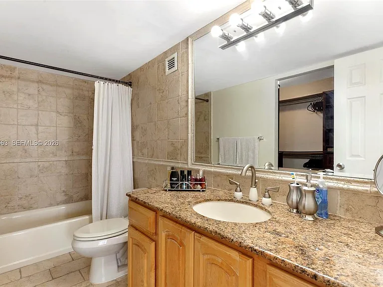 600 NE 36th St #1717 — Photo 11