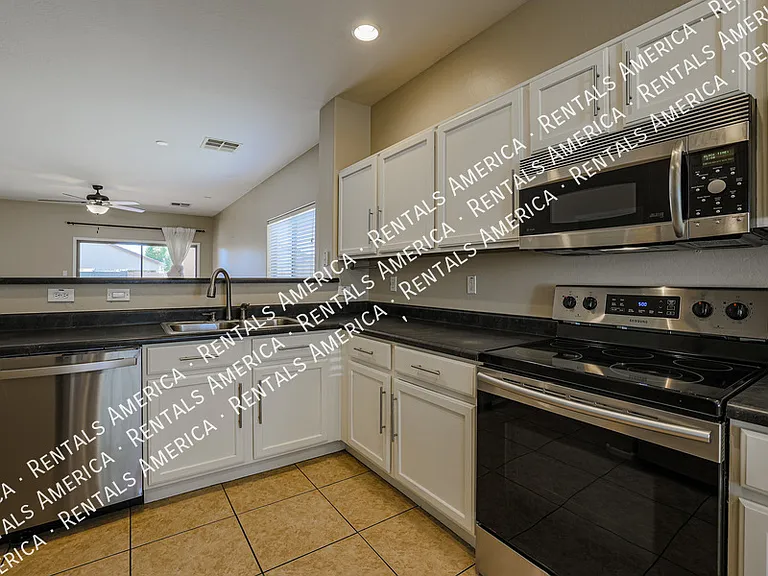 201 W Kona Dr — Photo 9