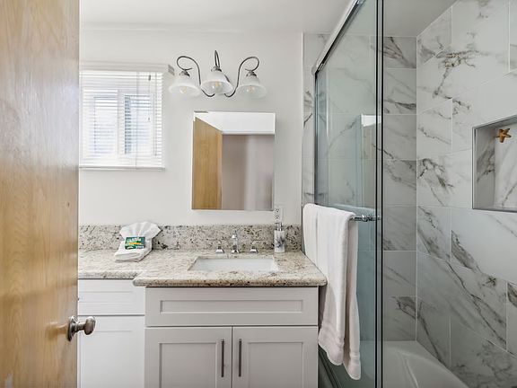 3rd image of 1517 W Balboa Blvd