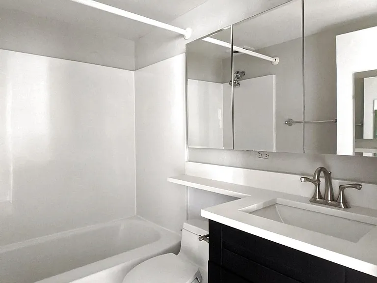 444 W Wellington Ave — Photo 10
