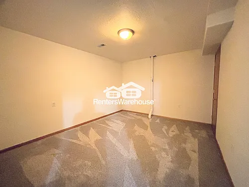 330 NE Cardinal Ln Photo 1