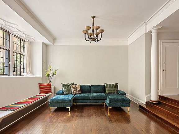 3rd image of 1 W 67th St #2E