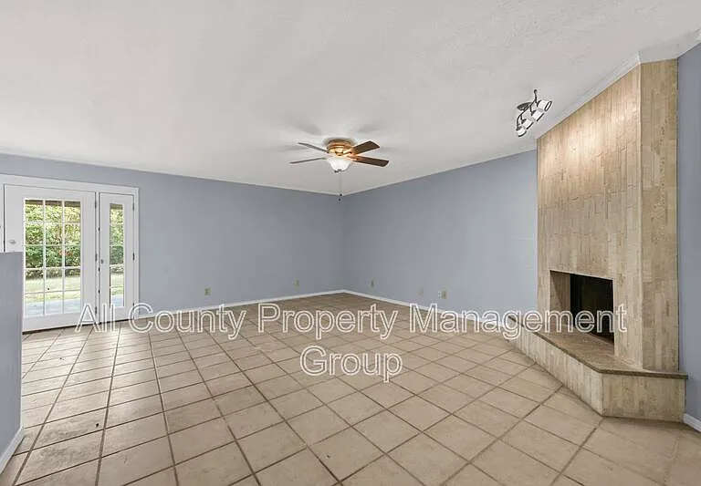 1305 Clark Trl — Photo 2