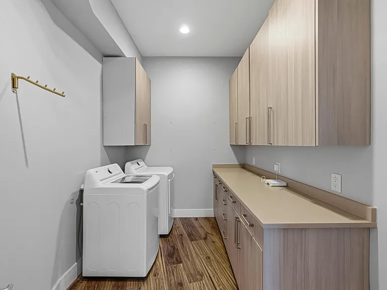 1405 Camelot Cir #A — Photo 26